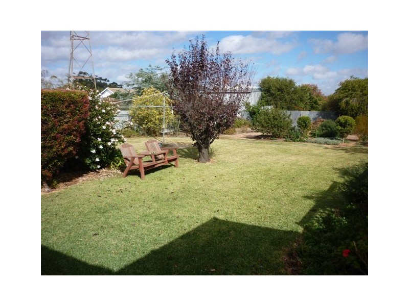 20 Hewitt Street, Warracknabeal VIC 3393