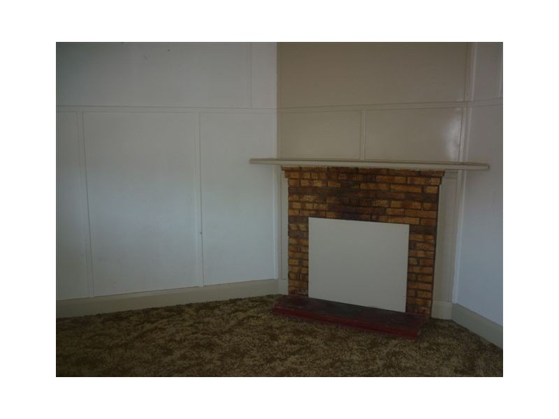 42 Molyneaux Street, Warracknabeal VIC 3393