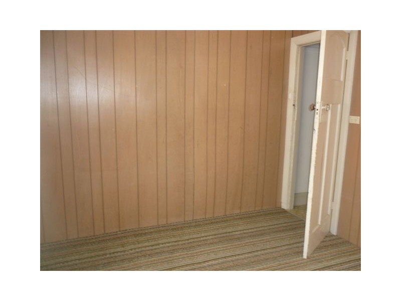 42 Molyneaux Street, Warracknabeal VIC 3393