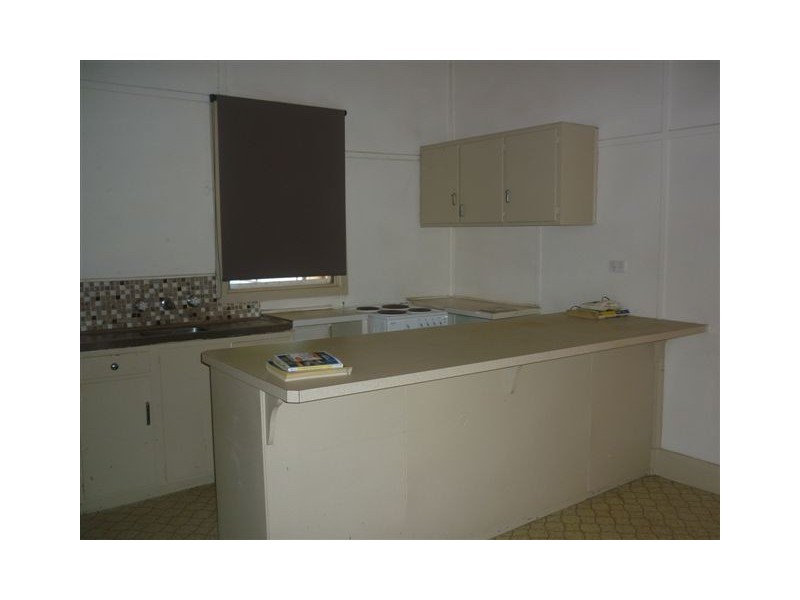 42 Molyneaux Street, Warracknabeal VIC 3393