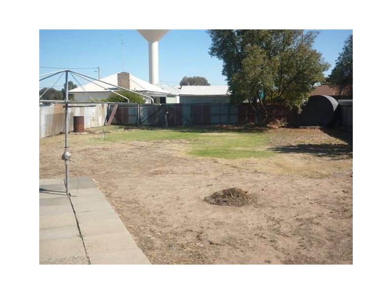 42 Molyneaux Street, Warracknabeal VIC 3393