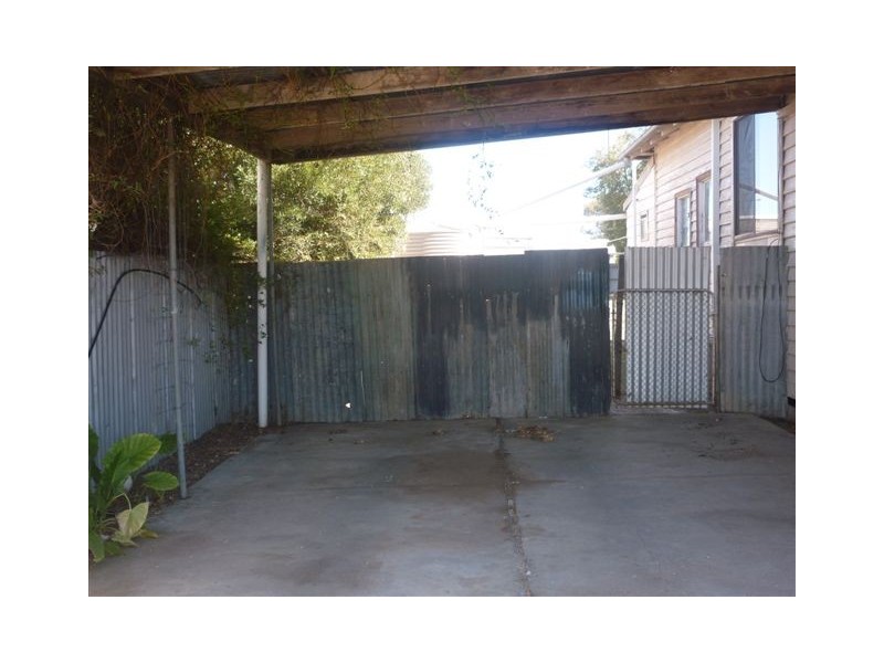 42 Molyneaux Street, Warracknabeal VIC 3393