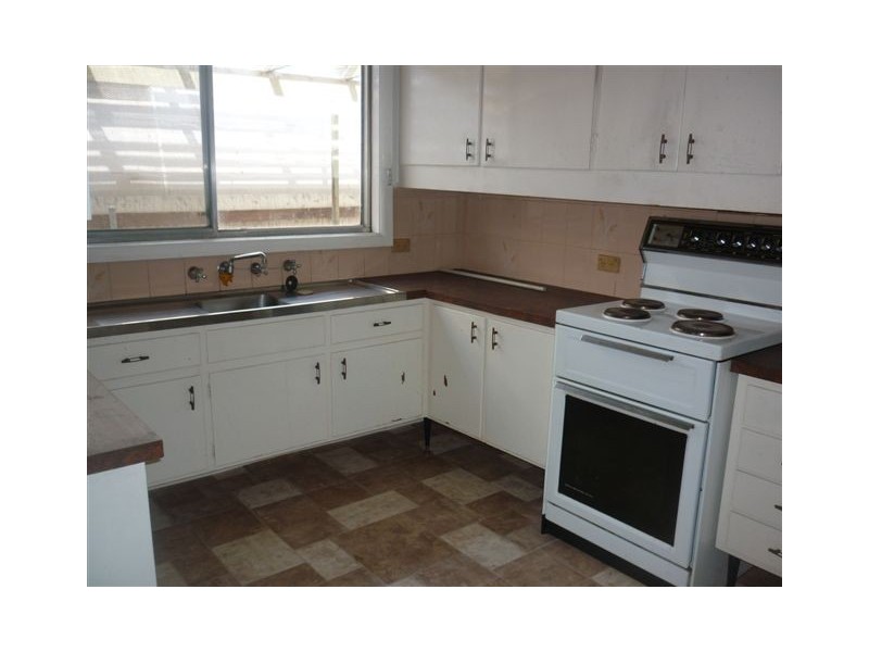 184 Woods Street, Donald VIC 3480