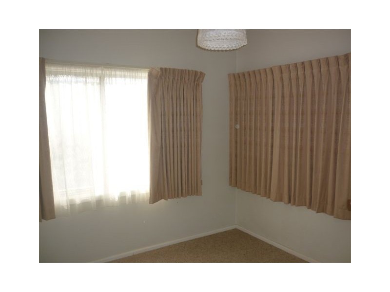 184 Woods Street, Donald VIC 3480