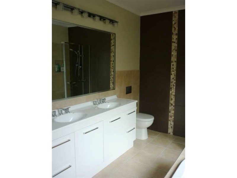 33 Meyer Street, Donald VIC 3480