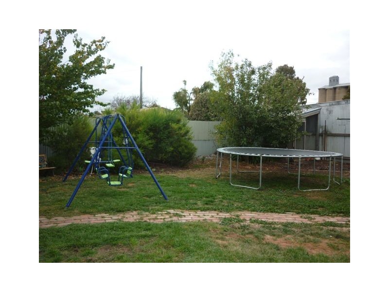 33 Meyer Street, Donald VIC 3480