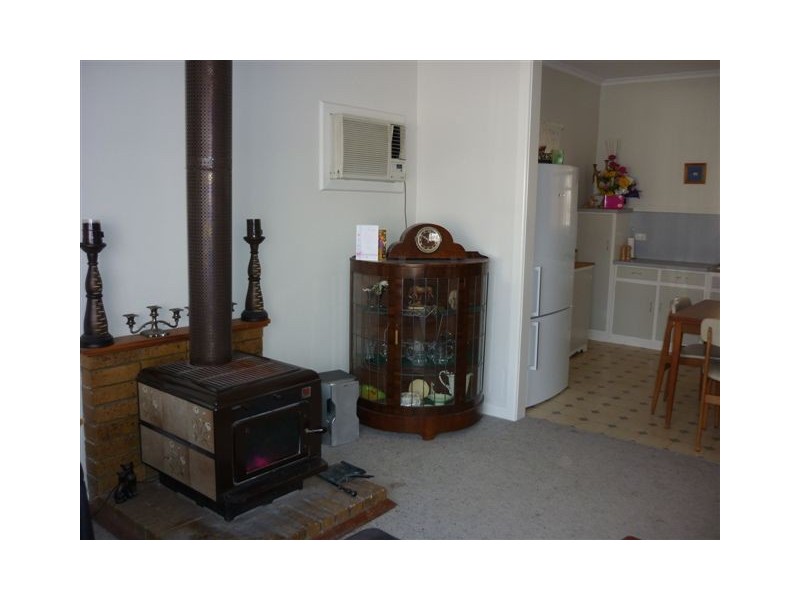 14 Arnold St, Warracknabeal VIC 3393