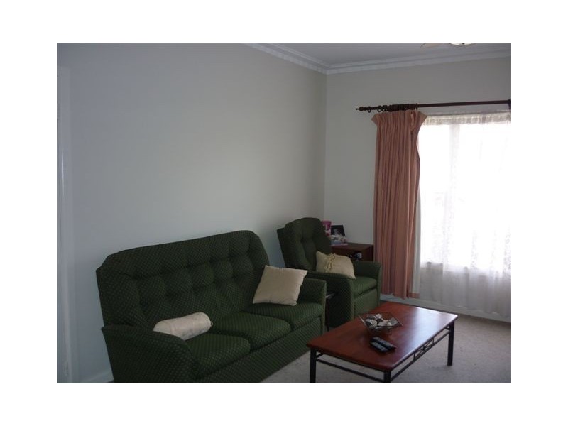 14 Arnold St, Warracknabeal VIC 3393