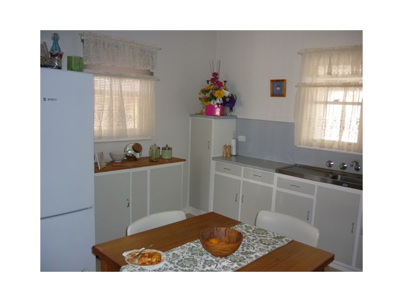 14 Arnold St, Warracknabeal VIC 3393