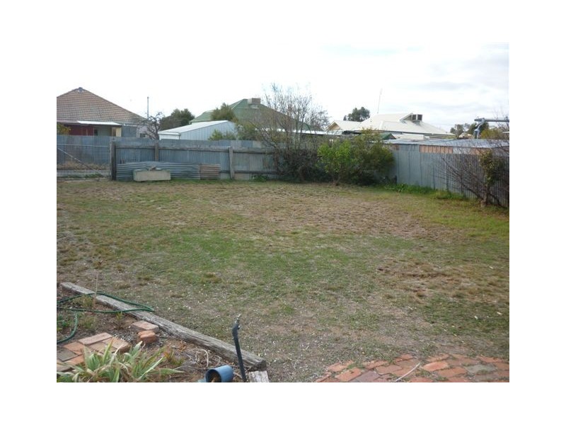 14 Arnold St, Warracknabeal VIC 3393