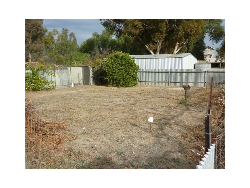 8 Charles St, Jeparit VIC 3423