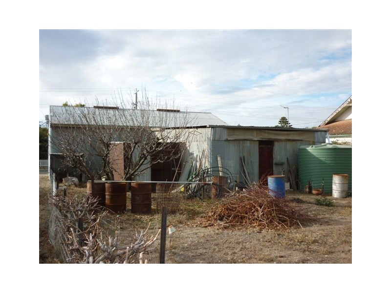 8 Charles St, Jeparit VIC 3423