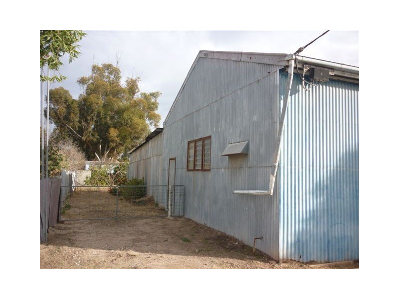 8 Charles St, Jeparit VIC 3423