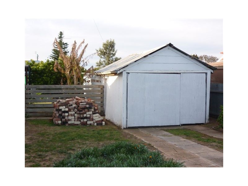 18 Milbourne St, Warracknabeal VIC 3393