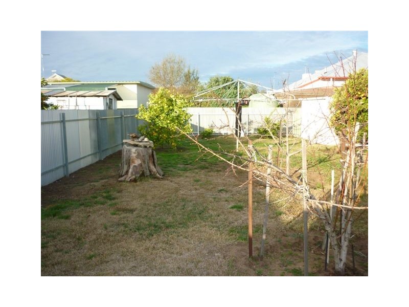 18 Milbourne St, Warracknabeal VIC 3393