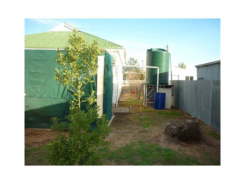 18 Milbourne St, Warracknabeal VIC 3393