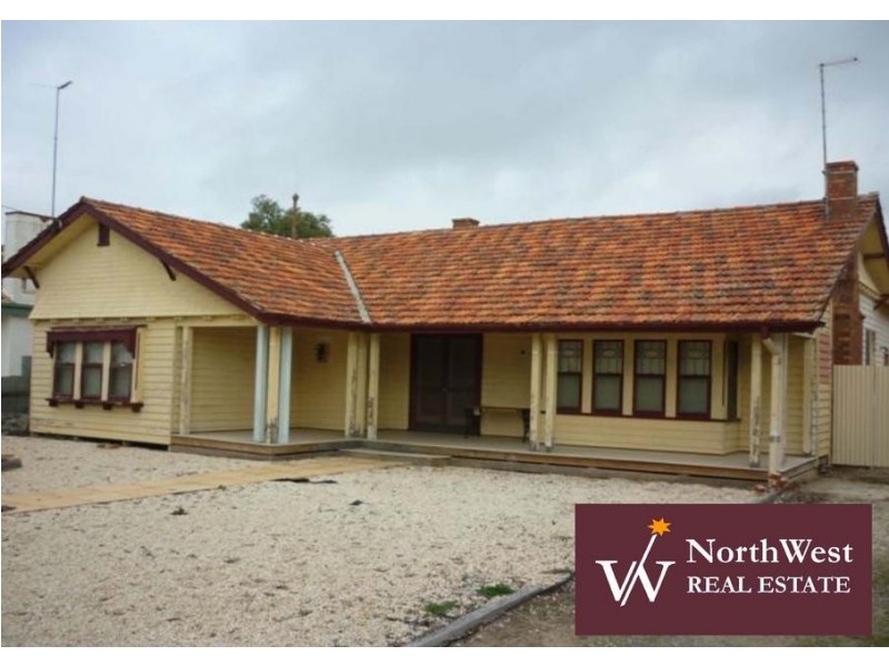 80 Devereux St, Warracknabeal VIC 3393