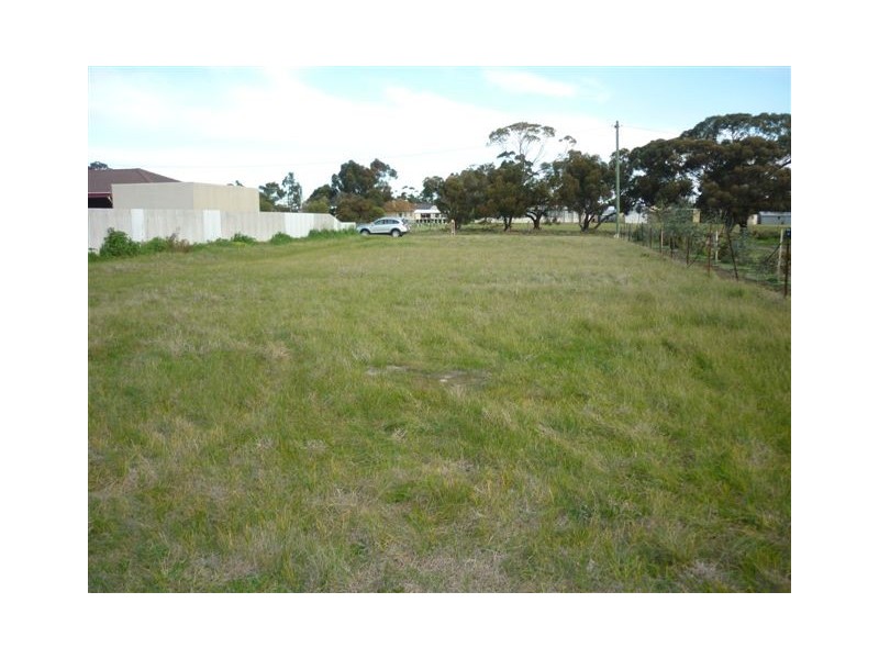 12 McLean Street, Warracknabeal VIC 3393