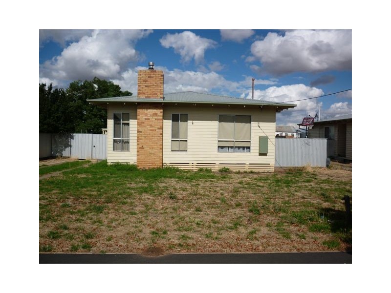 15 Clifford Street, Warracknabeal VIC 3393
