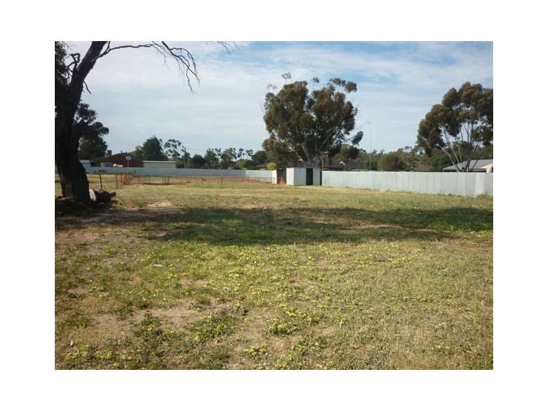 12 Gould Street, Warracknabeal VIC 3393