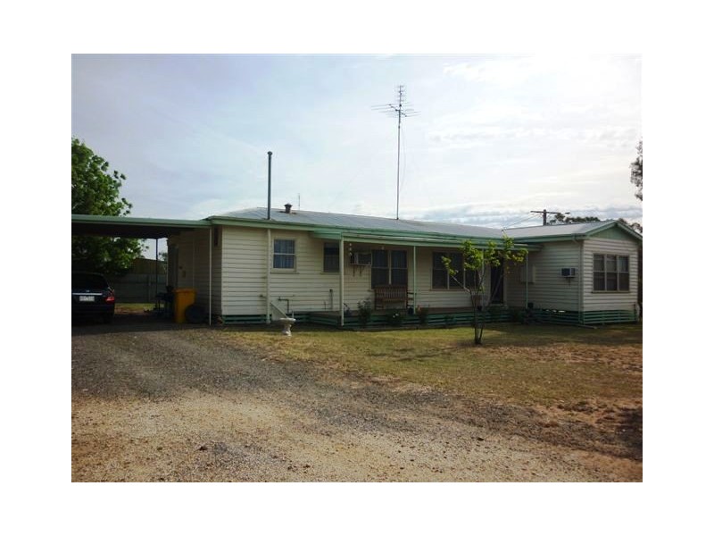 2 Burma Avenue, Warracknabeal VIC 3393