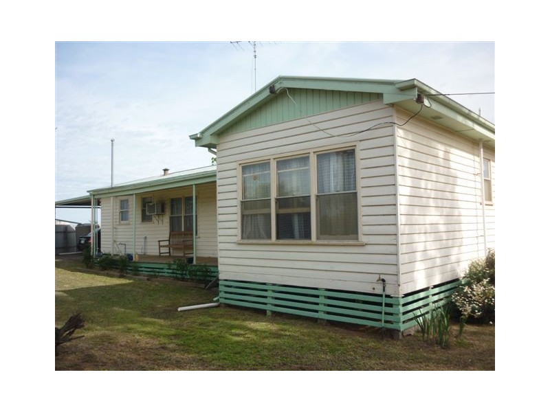 2 Burma Avenue, Warracknabeal VIC 3393