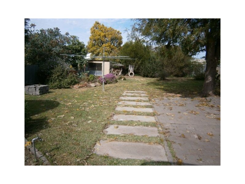 90 Craig Avenue, Warracknabeal VIC 3393