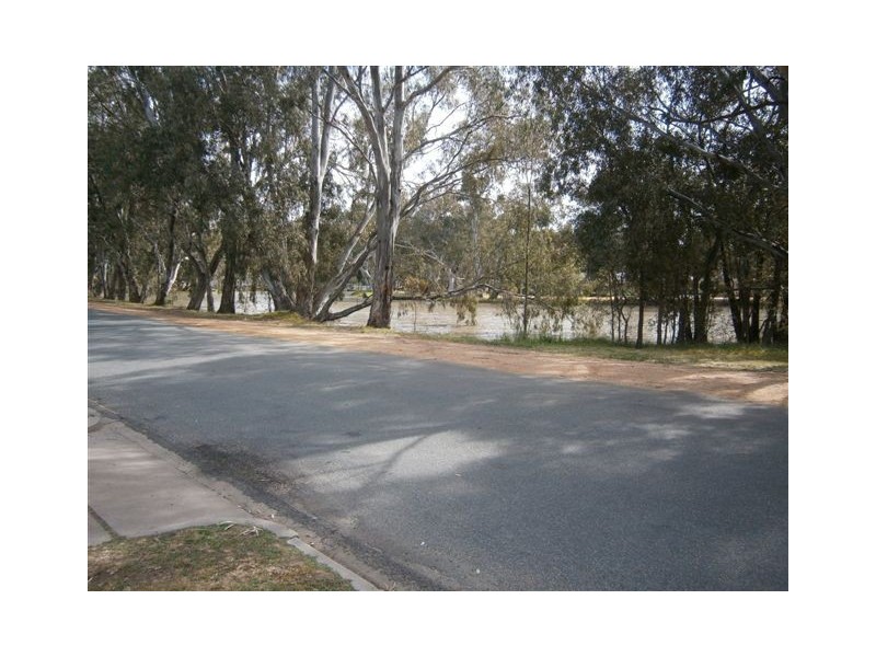 90 Craig Avenue, Warracknabeal VIC 3393