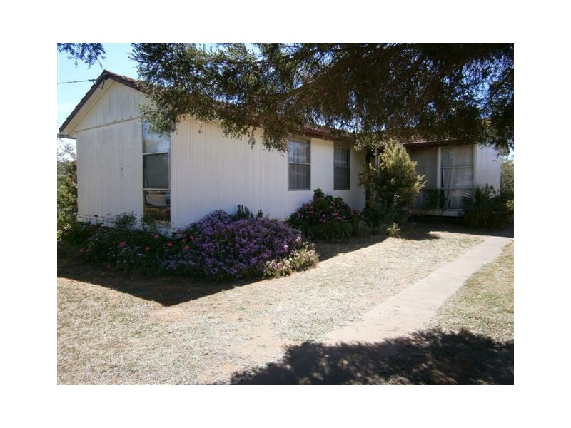 30 Gould Street, Warracknabeal VIC 3393