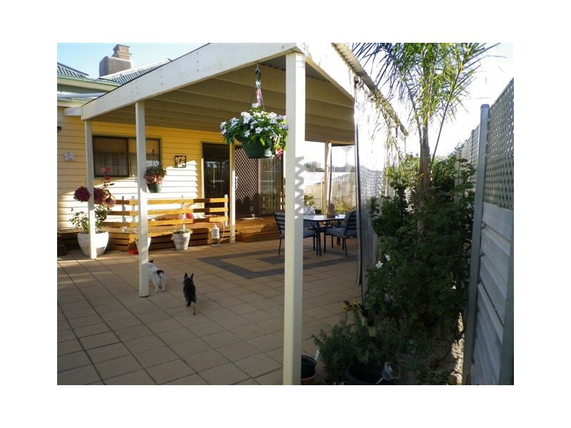 38 Woolcock Street, Warracknabeal VIC 3393