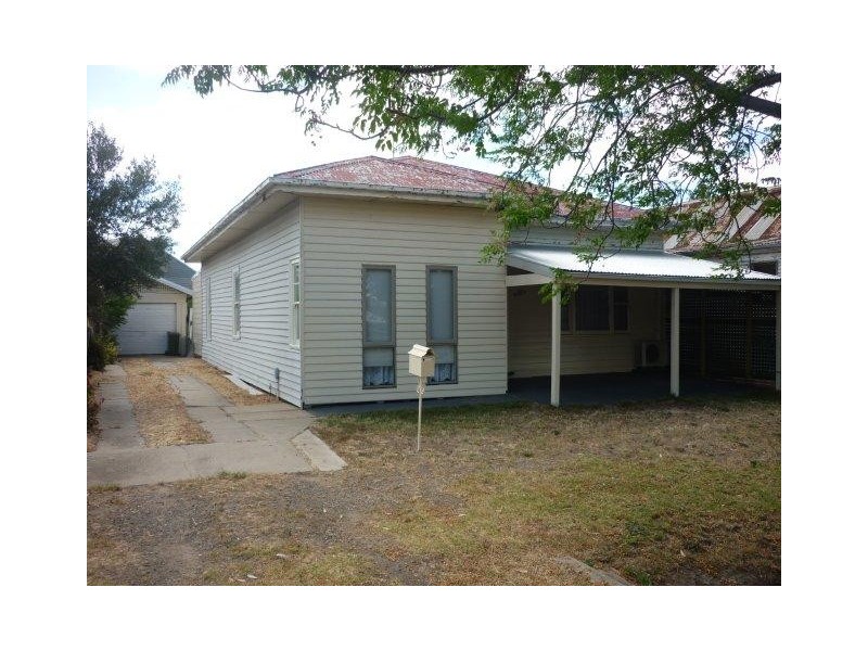 31 Molyneaux Street, Warracknabeal VIC 3393