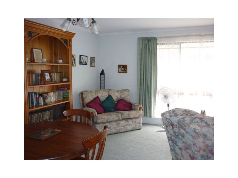 3/4 Livingstone Street, Warracknabeal VIC 3393