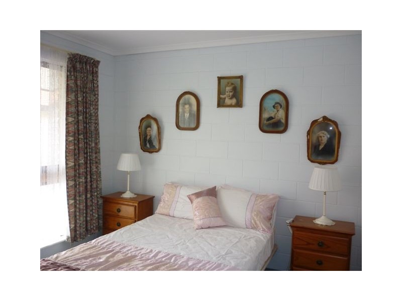 3/4 Livingstone Street, Warracknabeal VIC 3393