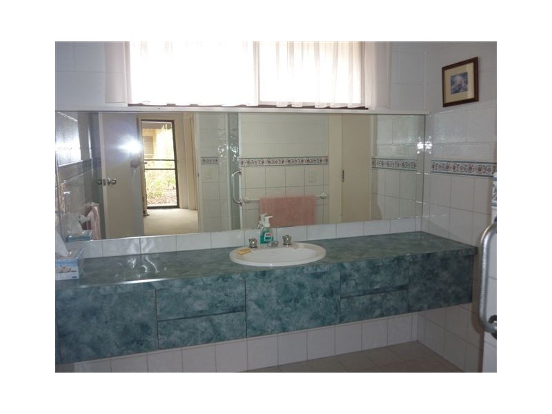 3/4 Livingstone Street, Warracknabeal VIC 3393