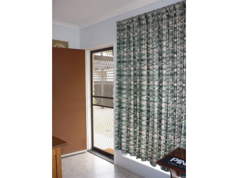 3/4 Livingstone Street, Warracknabeal VIC 3393