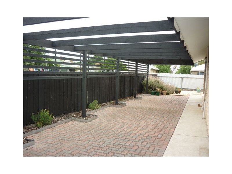 3/4 Livingstone Street, Warracknabeal VIC 3393