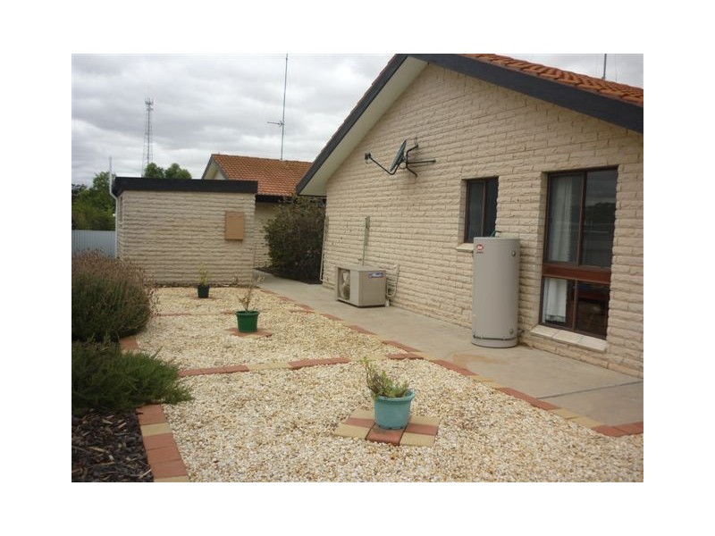 3/4 Livingstone Street, Warracknabeal VIC 3393