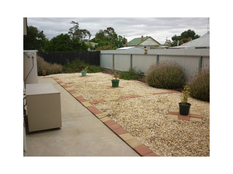 3/4 Livingstone Street, Warracknabeal VIC 3393