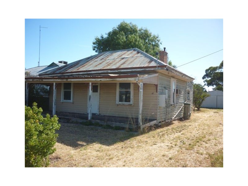 61 Jamouneau Street, Warracknabeal VIC 3393