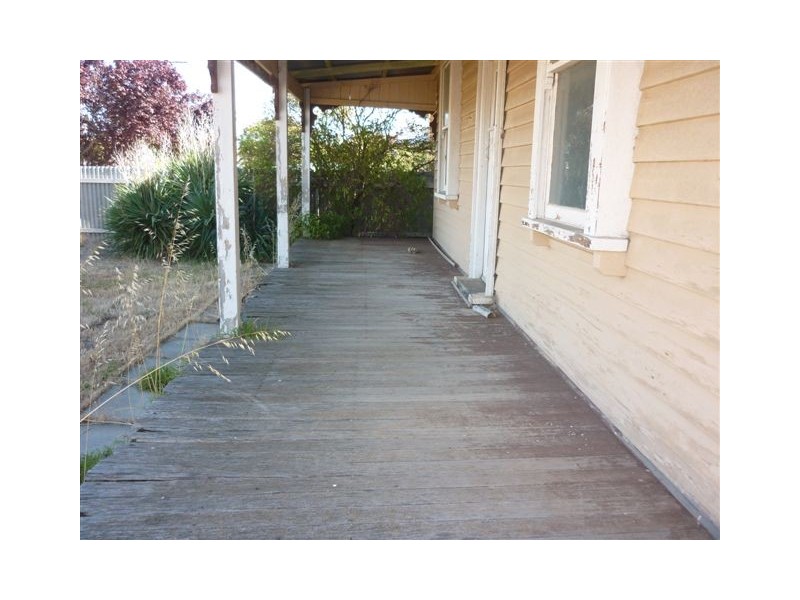 61 Jamouneau Street, Warracknabeal VIC 3393