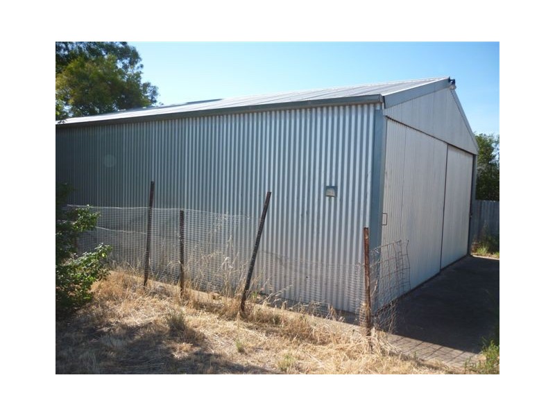 61 Jamouneau Street, Warracknabeal VIC 3393