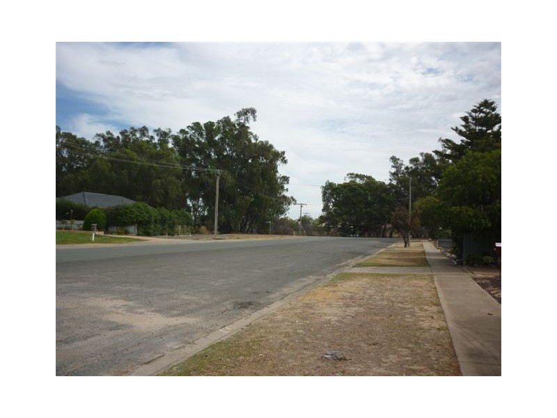 9 Anderson Street, Warracknabeal VIC 3393