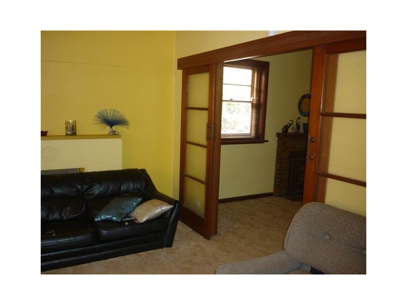 8 Jamouneau Street, Warracknabeal VIC 3393