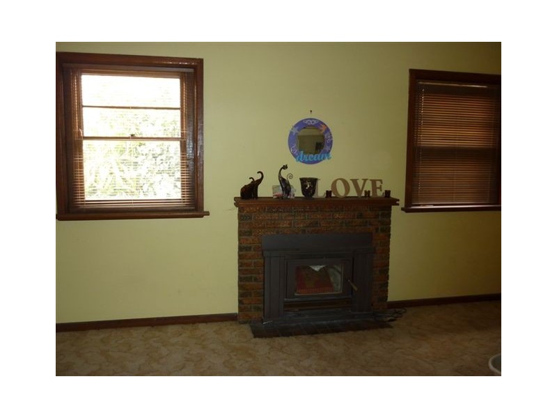 8 Jamouneau Street, Warracknabeal VIC 3393