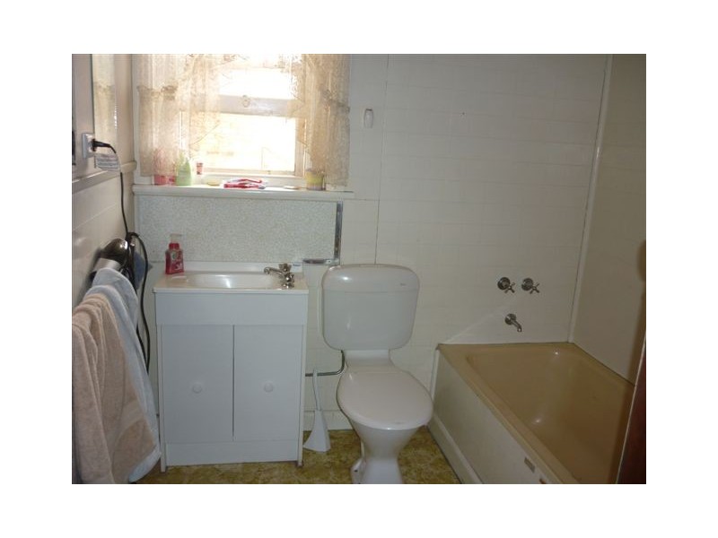 8 Jamouneau Street, Warracknabeal VIC 3393