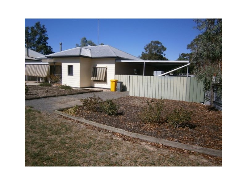6 Tobruk Avenue, Warracknabeal VIC 3393