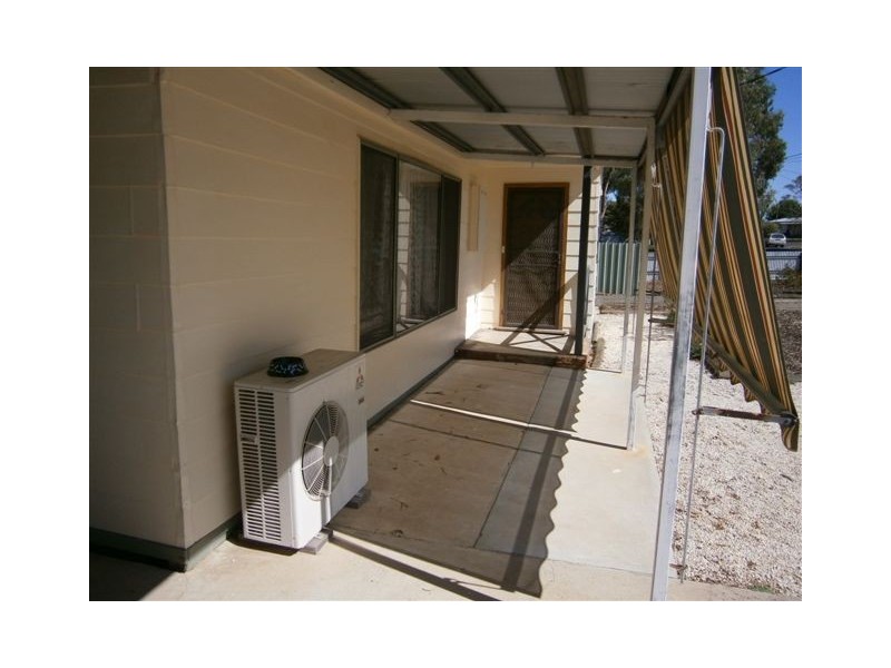 6 Tobruk Avenue, Warracknabeal VIC 3393