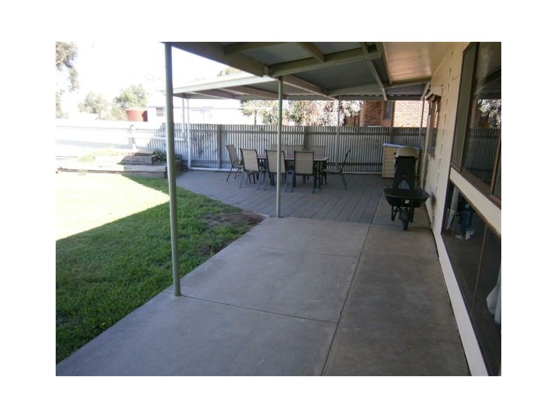 6 Tobruk Avenue, Warracknabeal VIC 3393