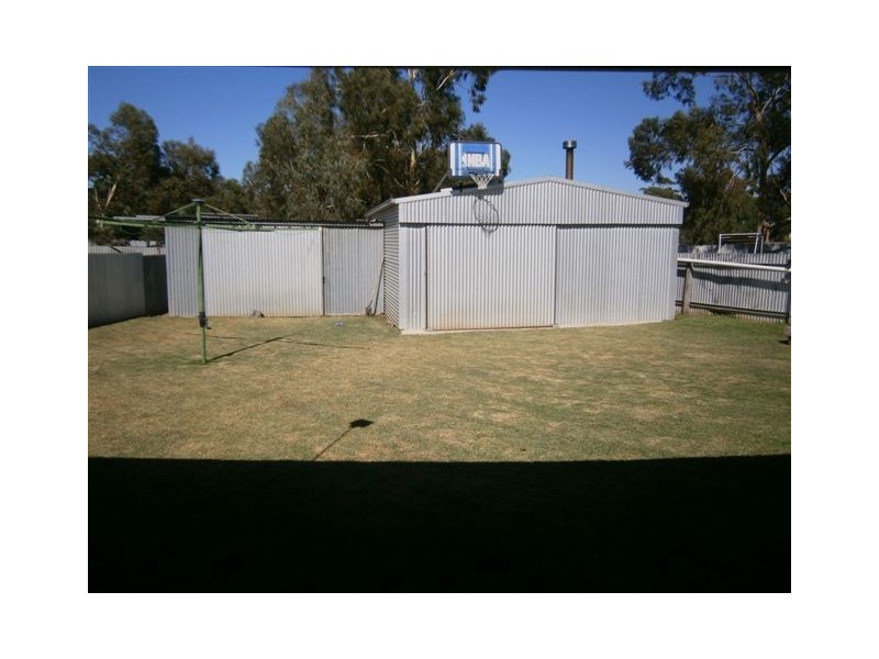 6 Tobruk Avenue, Warracknabeal VIC 3393