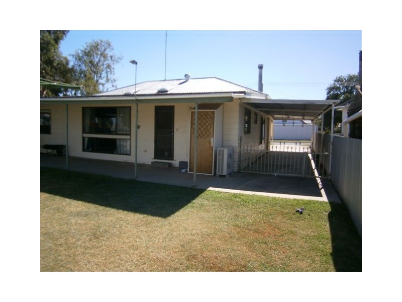 6 Tobruk Avenue, Warracknabeal VIC 3393